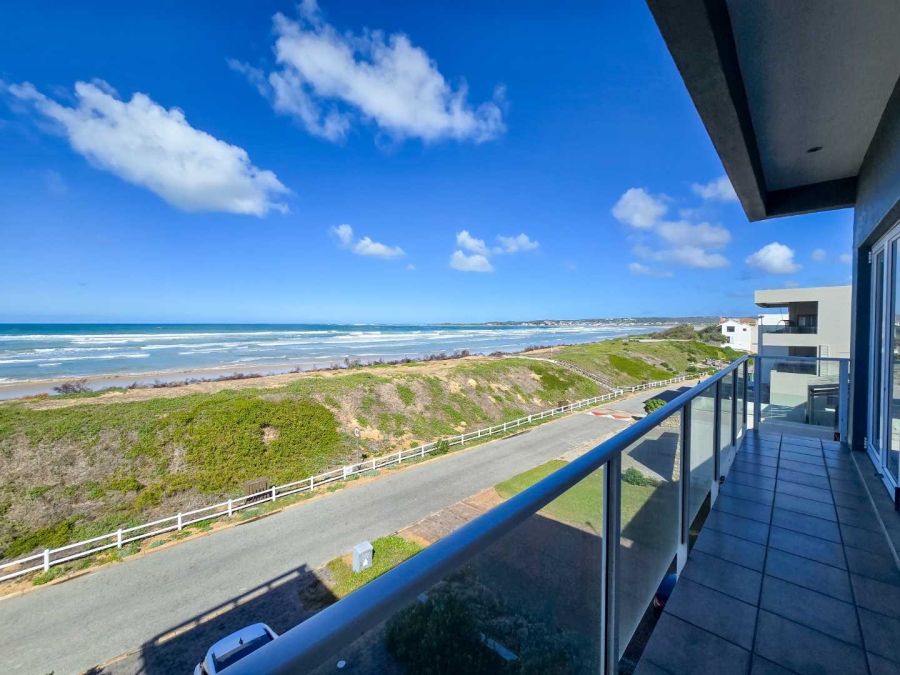 6 Bedroom Property for Sale in Stilbaai Oos Western Cape